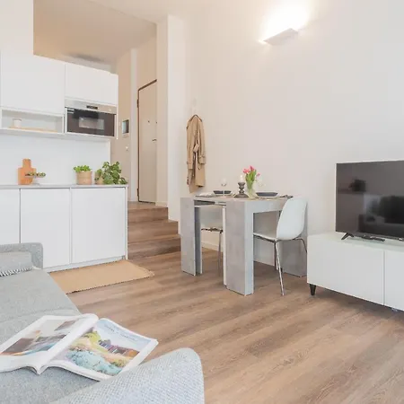 아파트 A Step From The Dome By Rent *