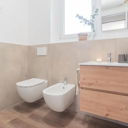 A Step From The Dome By Rent * Como