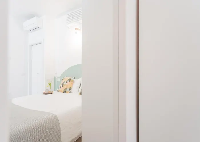 A Step From The Dome By Rent * 코모