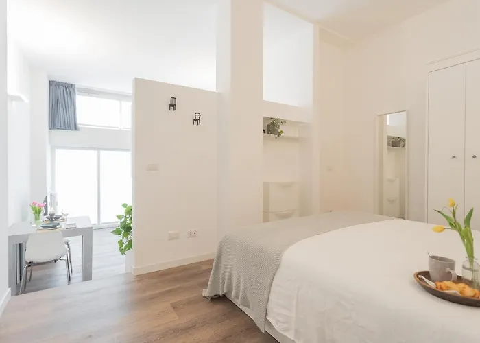 A Step From The Dome By Rent 코모