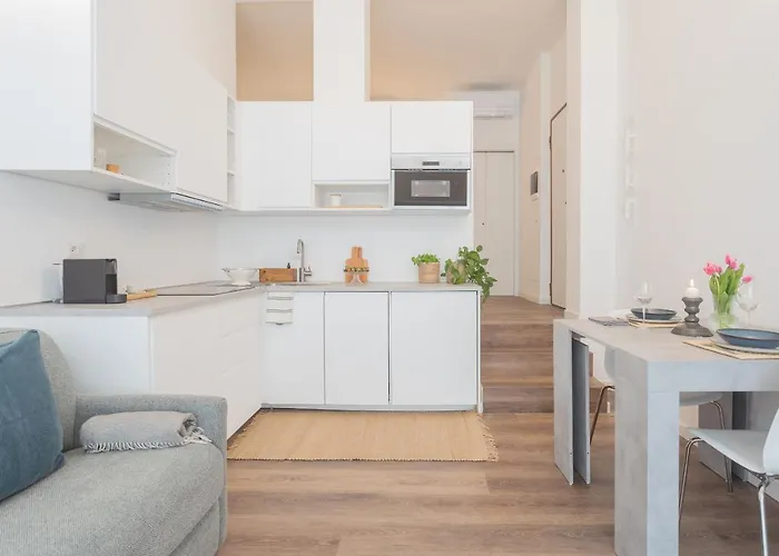 A Step From The Dome By Rent Appartement Como