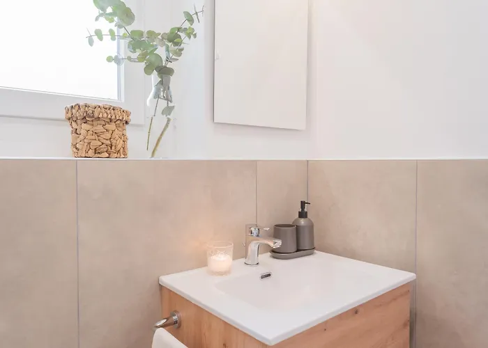 A Step From The Dome By Rent *